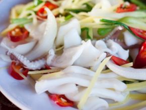 Mực hấp hành gừng